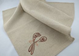 Prostírání s výšivkou