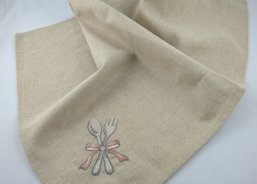 Prostírání s výšivkou