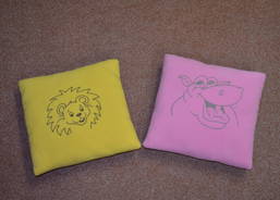 Polštář s výšivkou 3