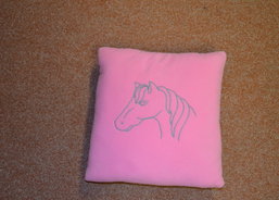 Polštář s výšivkou kůň
