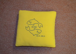 Polštář s výšivkou ryby