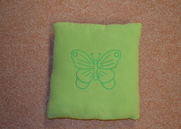 Polštář s výšivkou motýl