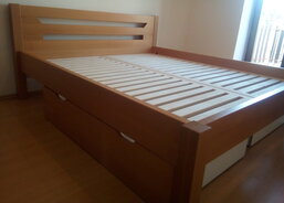 Postel z masivu