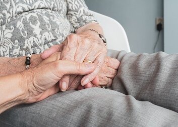 Důchod za péči o blízkého se od roku 2027 zásadně změní